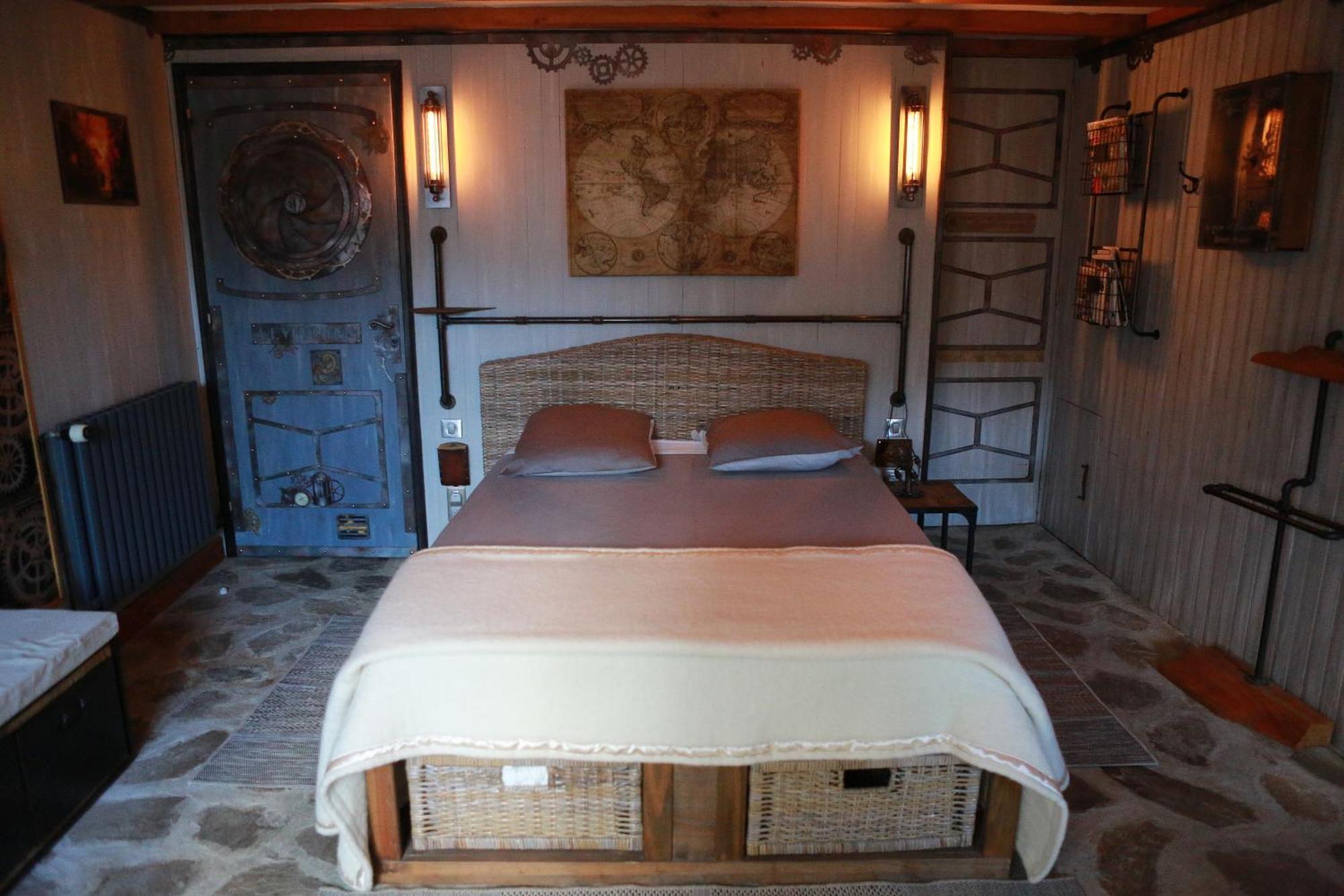 Chambre Steampunk Jules Vernes Bosbonparent Экстерьер фото